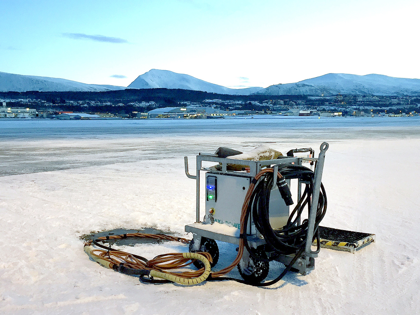 ITW GSE 28 VDC solid-state Ground Power Unit, Ground Power Unit, Harsh Weather Conditions, Snow and ice