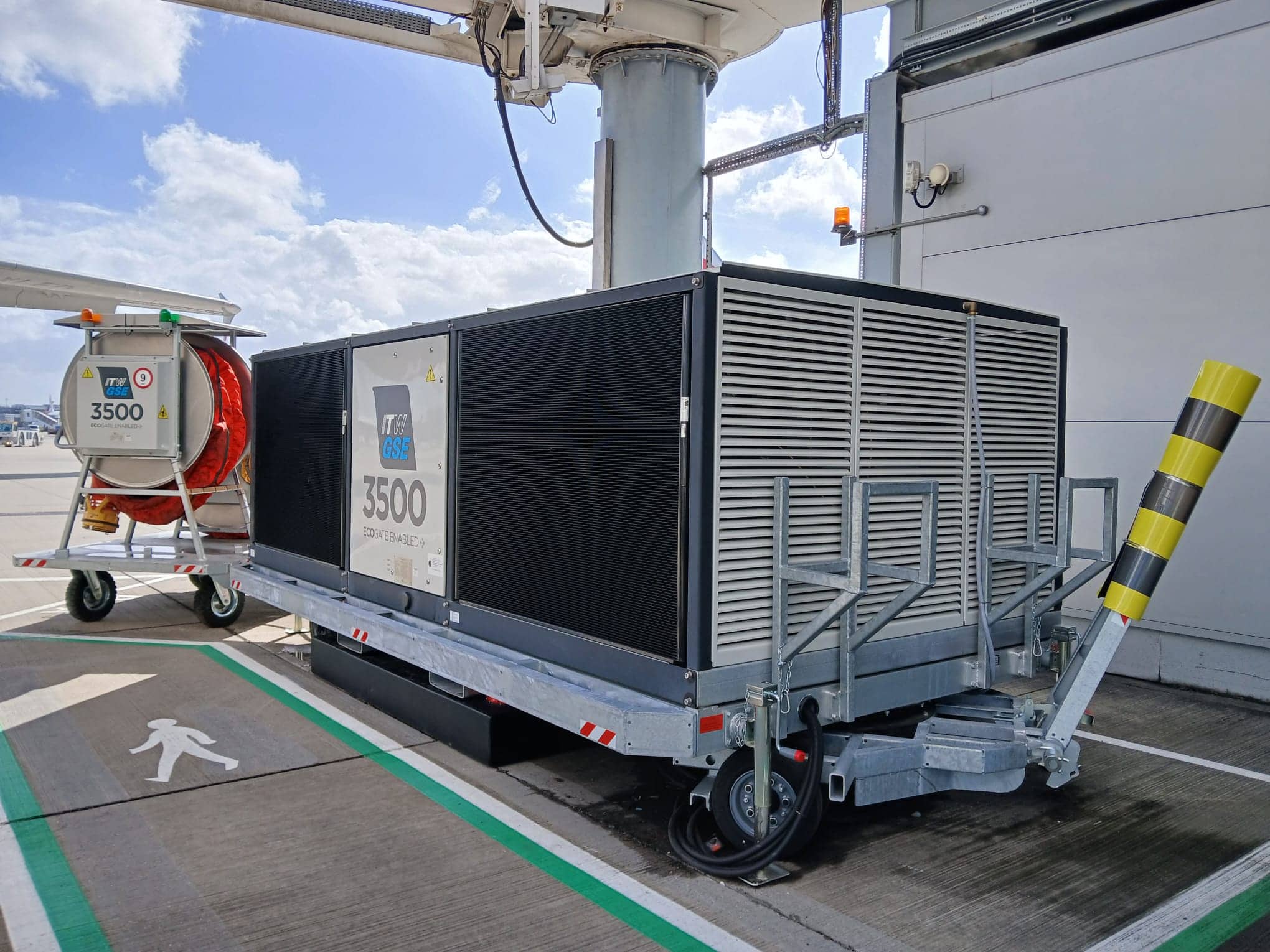 Heathrow Airport, UK - ITW GSE mobile 3500 PCA