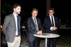 Photo from the signature ceremony Left to right: David Feuga, Regional Manager, ITW GSE AXA POWER (Branch) office Dubai, Poul Elvstrøm, Vice President ITW GSE Global Sales & Marketing, Troels Lund Poulsen, Minister for Business and Growth 